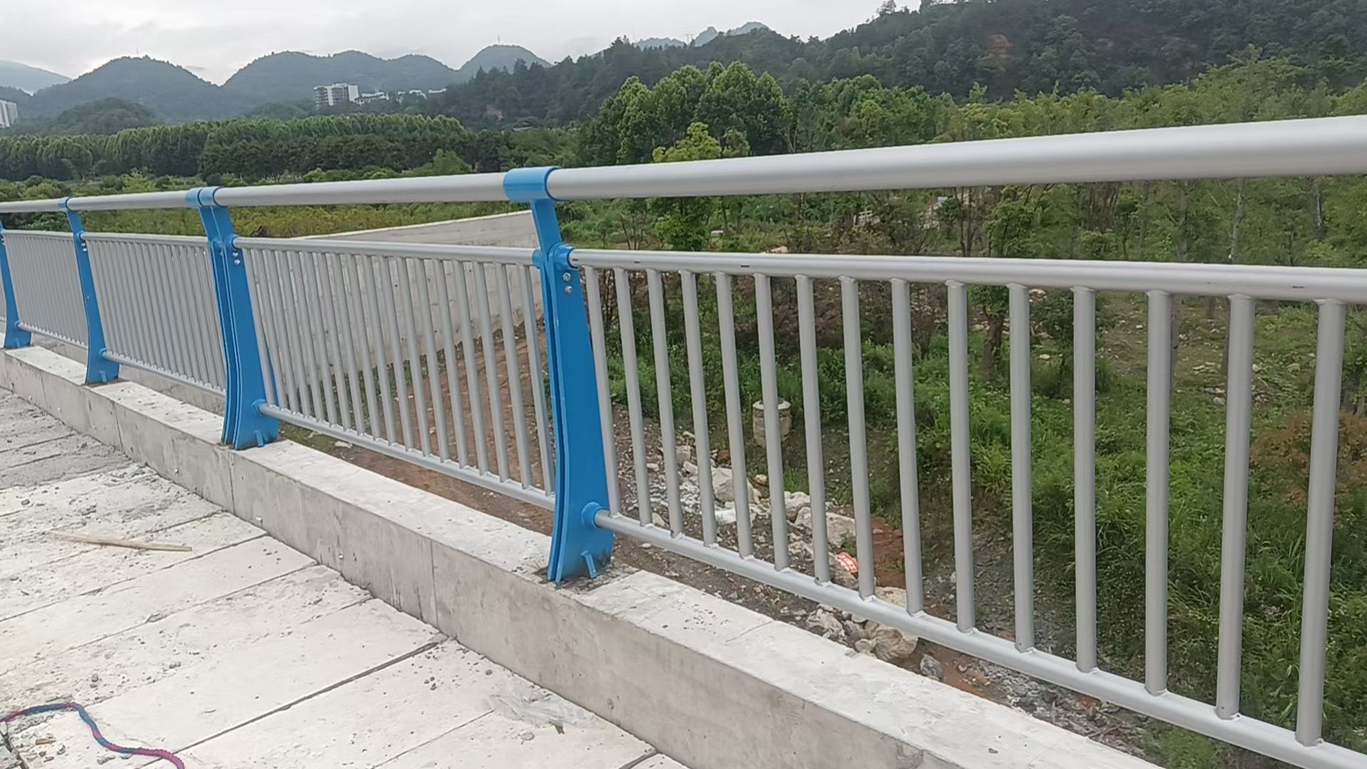 安康市不锈钢栏杆铝合金护栏 - 方案